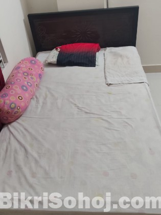 Semi-Double খাট উইথ ম্যাট্রেক্স